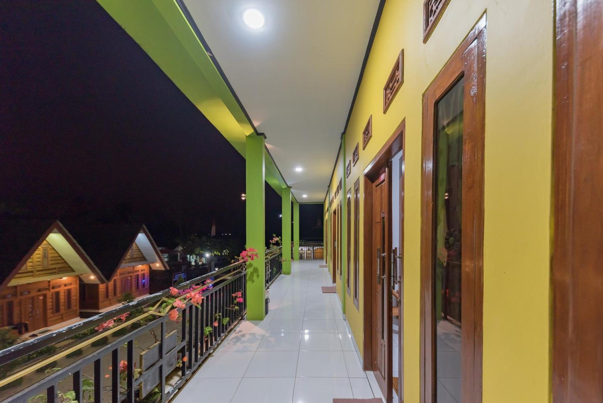 RedDoorz @ Geopark Ciletuh Sukabumi Hotel Cilowa Bagian luar foto